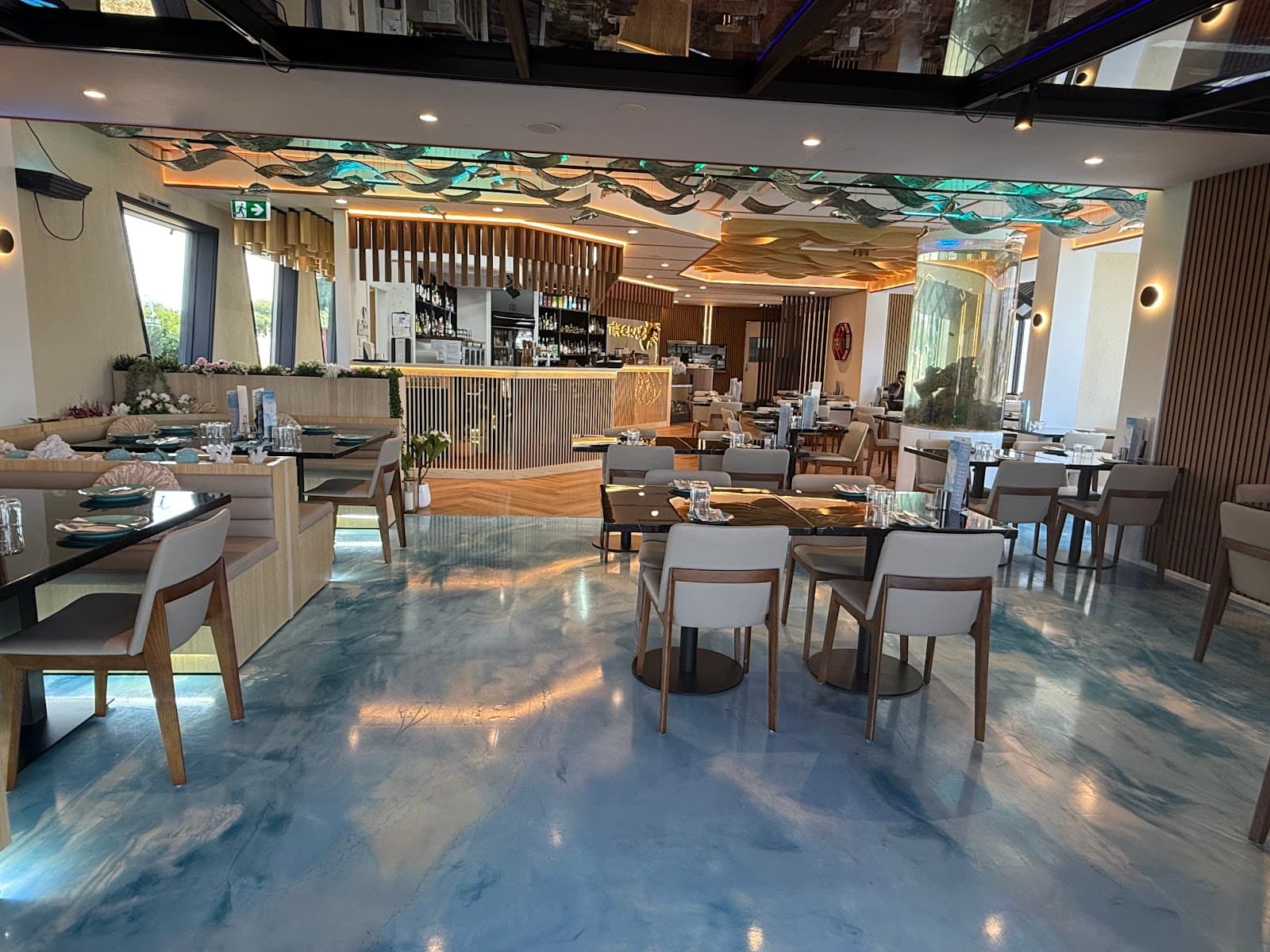 The Cray Seafood & Grill Restaurant Innaloo — Scarborough, Perth
