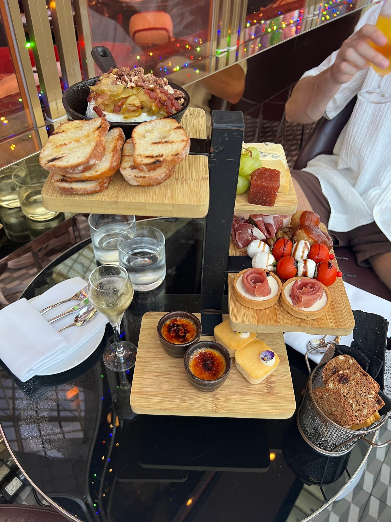 La Vie Champagne Lounge — Burswood, Perth