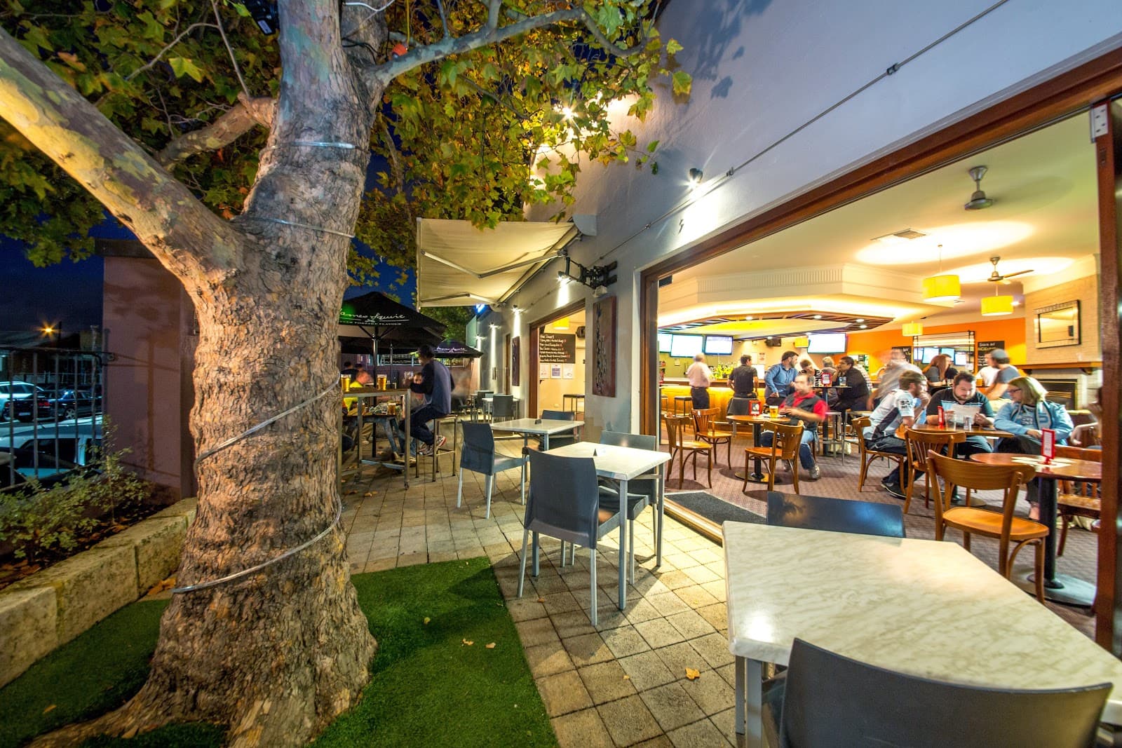 Inglewood Hotel — Mount Lawley, Perth