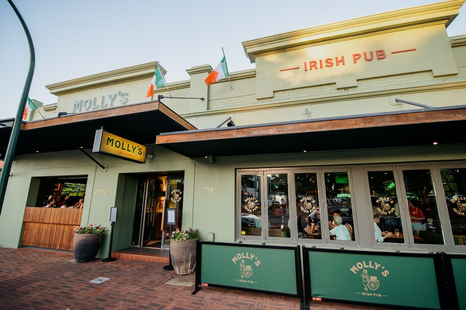 Molly's Irish Pub Vic Park — Victoria Park, Perth
