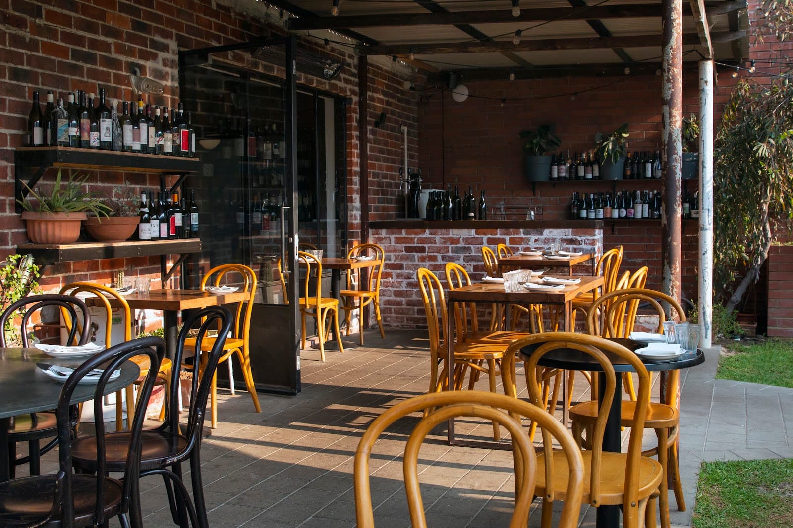 Cosy Del's — Victoria Park, Perth
