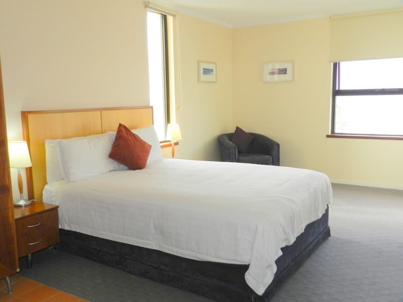 Ocean Beach Hotel — Claremont, Perth