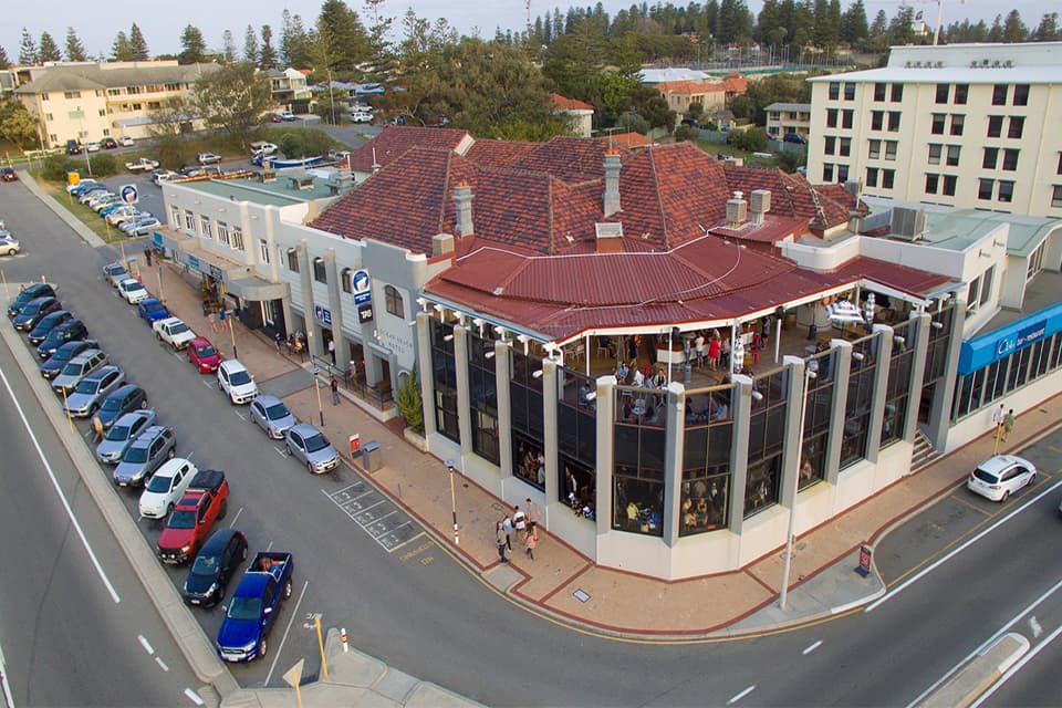 Ocean Beach Hotel — Claremont, Perth