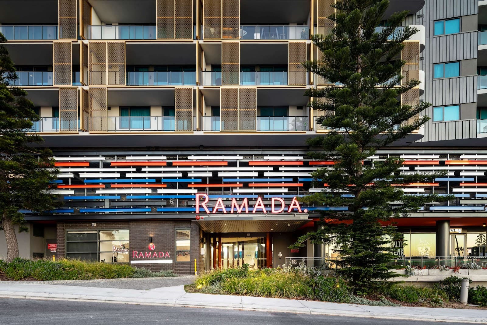 Ramada by Wyndham VetroBlu Scarborough Beach — Scarborough, Perth