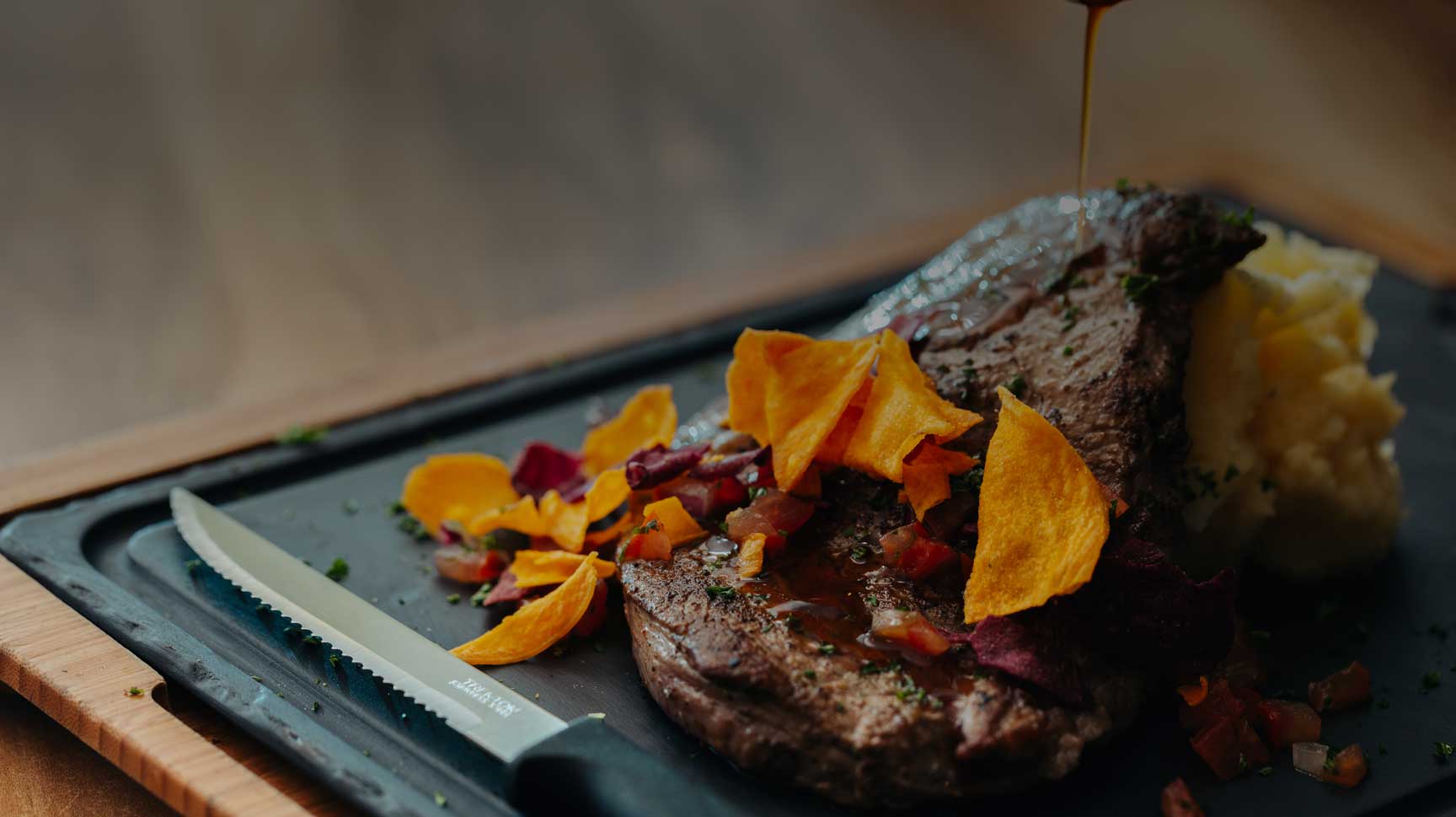 Akiras Cafe & Restaurant